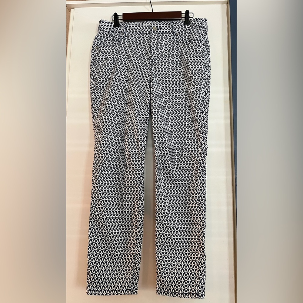 Tommy Bahama White and Deep Navy Blue Cropped Pants with Pattern EUC